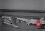 Standbild beschädigt B-52 Flugzeug landet sicher Blytheville Arkansas USA, 1964, aus Sekunde 37 historischem Filmmaterial Videoclip 65675036635