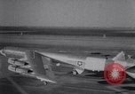 Standbild beschädigt B-52 Flugzeug landet sicher Blytheville Arkansas USA, 1964, aus Sekunde 38 historischem Filmmaterial Videoclip 65675036635