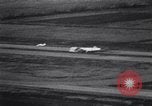 Standbild beschädigt B-52 Flugzeug landet sicher Blytheville Arkansas USA, 1964, aus Sekunde 43 historischem Filmmaterial Videoclip 65675036635