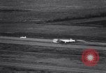 Standbild beschädigt B-52 Flugzeug landet sicher Blytheville Arkansas USA, 1964, aus Sekunde 47 historischem Filmmaterial Videoclip 65675036635