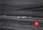 Standbild beschädigt B-52 Flugzeug landet sicher Blytheville Arkansas USA, 1964, aus Sekunde 48 historischem Filmmaterial Videoclip 65675036635
