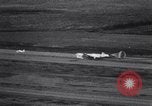Standbild beschädigt B-52 Flugzeug landet sicher Blytheville Arkansas USA, 1964, aus Sekunde 49 historischem Filmmaterial Videoclip 65675036635