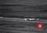 Standbild beschädigt B-52 Flugzeug landet sicher Blytheville Arkansas USA, 1964, aus Sekunde 51 historischem Filmmaterial Videoclip 65675036635