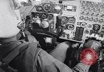 Standbild beschädigt B-52 Flugzeug landet sicher Blytheville Arkansas USA, 1964, aus Sekunde 53 historischem Filmmaterial Videoclip 65675036635