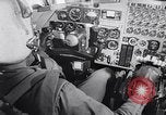 Standbild beschädigt B-52 Flugzeug landet sicher Blytheville Arkansas USA, 1964, aus Sekunde 54 historischem Filmmaterial Videoclip 65675036635