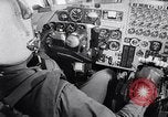 Standbild beschädigt B-52 Flugzeug landet sicher Blytheville Arkansas USA, 1964, aus Sekunde 55 historischem Filmmaterial Videoclip 65675036635
