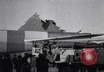 Standbild beschädigt B-52 Flugzeug landet sicher Blytheville Arkansas USA, 1964, aus Sekunde 57 historischem Filmmaterial Videoclip 65675036635