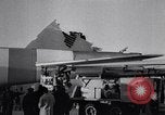 Standbild beschädigt B-52 Flugzeug landet sicher Blytheville Arkansas USA, 1964, aus Sekunde 59 historischem Filmmaterial Videoclip 65675036635