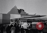 Standbild beschädigt B-52 Flugzeug landet sicher Blytheville Arkansas USA, 1964, aus Sekunde 60 historischem Filmmaterial Videoclip 65675036635