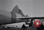Standbild beschädigt B-52 Flugzeug landet sicher Blytheville Arkansas USA, 1964, aus Sekunde 61 historischem Filmmaterial Videoclip 65675036635