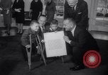 Standbild Präsident Johnson Ostern Dichtungen Unterstützung Washington DC USA, 1964, aus Sekunde 9 historischem Filmmaterial Videoclip 65675036637