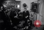 Standbild Präsident Johnson Ostern Dichtungen Unterstützung Washington DC USA, 1964, aus Sekunde 24 historischem Filmmaterial Videoclip 65675036637