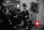 Standbild Präsident Johnson Ostern Dichtungen Unterstützung Washington DC USA, 1964, aus Sekunde 25 historischem Filmmaterial Videoclip 65675036637