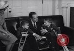 Standbild Präsident Johnson Ostern Dichtungen Unterstützung Washington DC USA, 1964, aus Sekunde 32 historischem Filmmaterial Videoclip 65675036637