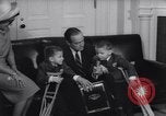 Standbild Präsident Johnson Ostern Dichtungen Unterstützung Washington DC USA, 1964, aus Sekunde 33 historischem Filmmaterial Videoclip 65675036637
