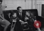 Standbild Präsident Johnson Ostern Dichtungen Unterstützung Washington DC USA, 1964, aus Sekunde 35 historischem Filmmaterial Videoclip 65675036637