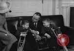 Standbild Präsident Johnson Ostern Dichtungen Unterstützung Washington DC USA, 1964, aus Sekunde 39 historischem Filmmaterial Videoclip 65675036637