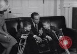 Standbild Präsident Johnson Ostern Dichtungen Unterstützung Washington DC USA, 1964, aus Sekunde 42 historischem Filmmaterial Videoclip 65675036637