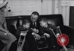 Standbild Präsident Johnson Ostern Dichtungen Unterstützung Washington DC USA, 1964, aus Sekunde 44 historischem Filmmaterial Videoclip 65675036637