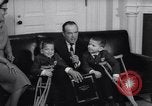 Standbild Präsident Johnson Ostern Dichtungen Unterstützung Washington DC USA, 1964, aus Sekunde 52 historischem Filmmaterial Videoclip 65675036637