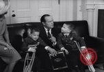 Standbild Präsident Johnson Ostern Dichtungen Unterstützung Washington DC USA, 1964, aus Sekunde 54 historischem Filmmaterial Videoclip 65675036637