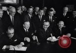 Immagine di Regno States-Canada patti Washington DC USA, 1964, secondo 41 filmato di repertorio 65675036638