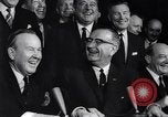 Immagine di Regno States-Canada patti Washington DC USA, 1964, secondo 56 filmato di repertorio 65675036638