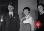 Immagine di Avvocato generale Robert Kennedy e sua moglie Ethel Corea, 1964, secondo 43 filmato di repertorio 65675036640