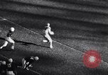 Immagine di Partita di calcio Atlanta Georgia USA, 1956, secondo 62 filmato di repertorio 65675036653