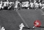 Standbild Oklahoma gegen Notre Dame Football Spiel 1956 South Bend Indiana USA, 1956, aus Sekunde 8 historischem Filmmaterial Videoclip 65675036654