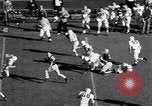 Standbild Oklahoma gegen Notre Dame Football Spiel 1956 South Bend Indiana USA, 1956, aus Sekunde 12 historischem Filmmaterial Videoclip 65675036654
