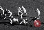 Standbild Oklahoma gegen Notre Dame Football Spiel 1956 South Bend Indiana USA, 1956, aus Sekunde 22 historischem Filmmaterial Videoclip 65675036654