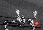 Standbild Oklahoma gegen Notre Dame Football Spiel 1956 South Bend Indiana USA, 1956, aus Sekunde 24 historischem Filmmaterial Videoclip 65675036654