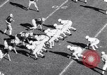 Standbild Oklahoma gegen Notre Dame Football Spiel 1956 South Bend Indiana USA, 1956, aus Sekunde 33 historischem Filmmaterial Videoclip 65675036654