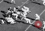 Standbild Oklahoma gegen Notre Dame Football Spiel 1956 South Bend Indiana USA, 1956, aus Sekunde 34 historischem Filmmaterial Videoclip 65675036654