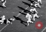 Standbild Oklahoma gegen Notre Dame Football Spiel 1956 South Bend Indiana USA, 1956, aus Sekunde 38 historischem Filmmaterial Videoclip 65675036654