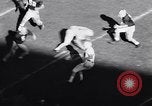 Standbild Oklahoma gegen Notre Dame Football Spiel 1956 South Bend Indiana USA, 1956, aus Sekunde 40 historischem Filmmaterial Videoclip 65675036654