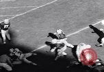 Standbild Oklahoma gegen Notre Dame Football Spiel 1956 South Bend Indiana USA, 1956, aus Sekunde 42 historischem Filmmaterial Videoclip 65675036654