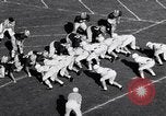 Standbild Oklahoma gegen Notre Dame Football Spiel 1956 South Bend Indiana USA, 1956, aus Sekunde 45 historischem Filmmaterial Videoclip 65675036654
