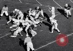 Standbild Oklahoma gegen Notre Dame Football Spiel 1956 South Bend Indiana USA, 1956, aus Sekunde 47 historischem Filmmaterial Videoclip 65675036654