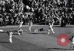 Standbild Oklahoma gegen Notre Dame Football Spiel 1956 South Bend Indiana USA, 1956, aus Sekunde 49 historischem Filmmaterial Videoclip 65675036654
