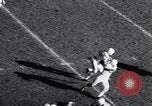 Standbild Oklahoma gegen Notre Dame Football Spiel 1956 South Bend Indiana USA, 1956, aus Sekunde 58 historischem Filmmaterial Videoclip 65675036654