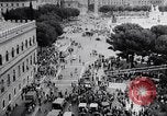 Standbild Student rally Unterstützung der ungarischen Revolution Rom Italien, 1956, aus Sekunde 8 historischem Filmmaterial Videoclip 65675036658