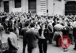 Standbild Student rally Unterstützung der ungarischen Revolution Rom Italien, 1956, aus Sekunde 14 historischem Filmmaterial Videoclip 65675036658