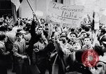 Standbild Student rally Unterstützung der ungarischen Revolution Rom Italien, 1956, aus Sekunde 16 historischem Filmmaterial Videoclip 65675036658