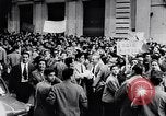 Standbild Student rally Unterstützung der ungarischen Revolution Rom Italien, 1956, aus Sekunde 24 historischem Filmmaterial Videoclip 65675036658