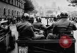Standbild Student rally Unterstützung der ungarischen Revolution Rom Italien, 1956, aus Sekunde 30 historischem Filmmaterial Videoclip 65675036658