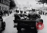 Standbild Student rally Unterstützung der ungarischen Revolution Rom Italien, 1956, aus Sekunde 31 historischem Filmmaterial Videoclip 65675036658