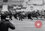 Standbild Student rally Unterstützung der ungarischen Revolution Rom Italien, 1956, aus Sekunde 38 historischem Filmmaterial Videoclip 65675036658