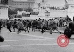 Standbild Student rally Unterstützung der ungarischen Revolution Rom Italien, 1956, aus Sekunde 39 historischem Filmmaterial Videoclip 65675036658